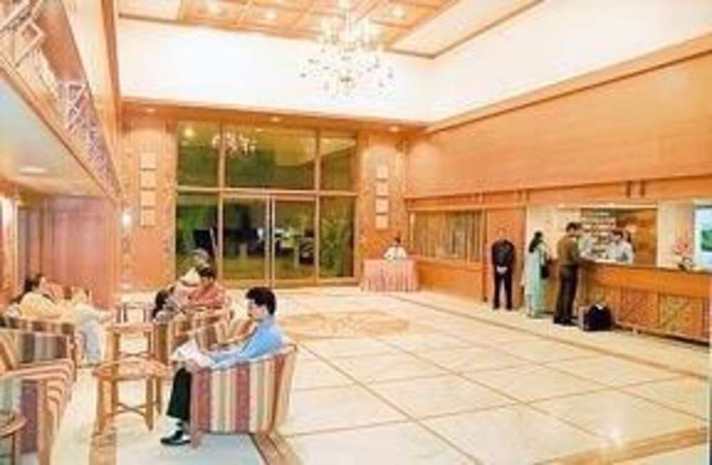Comfort Inn President Near Ahmedabad Junction Station Dalaman gambar